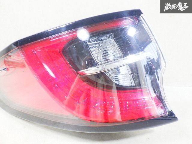 トヨタ カローラツーリング 左右テールレンズ 【公式通販】