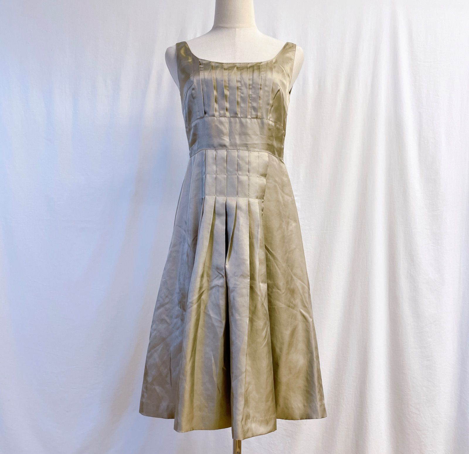 ビアッジョブルー ノースリーブワンピース ドレス ひざ丈 シャンパン