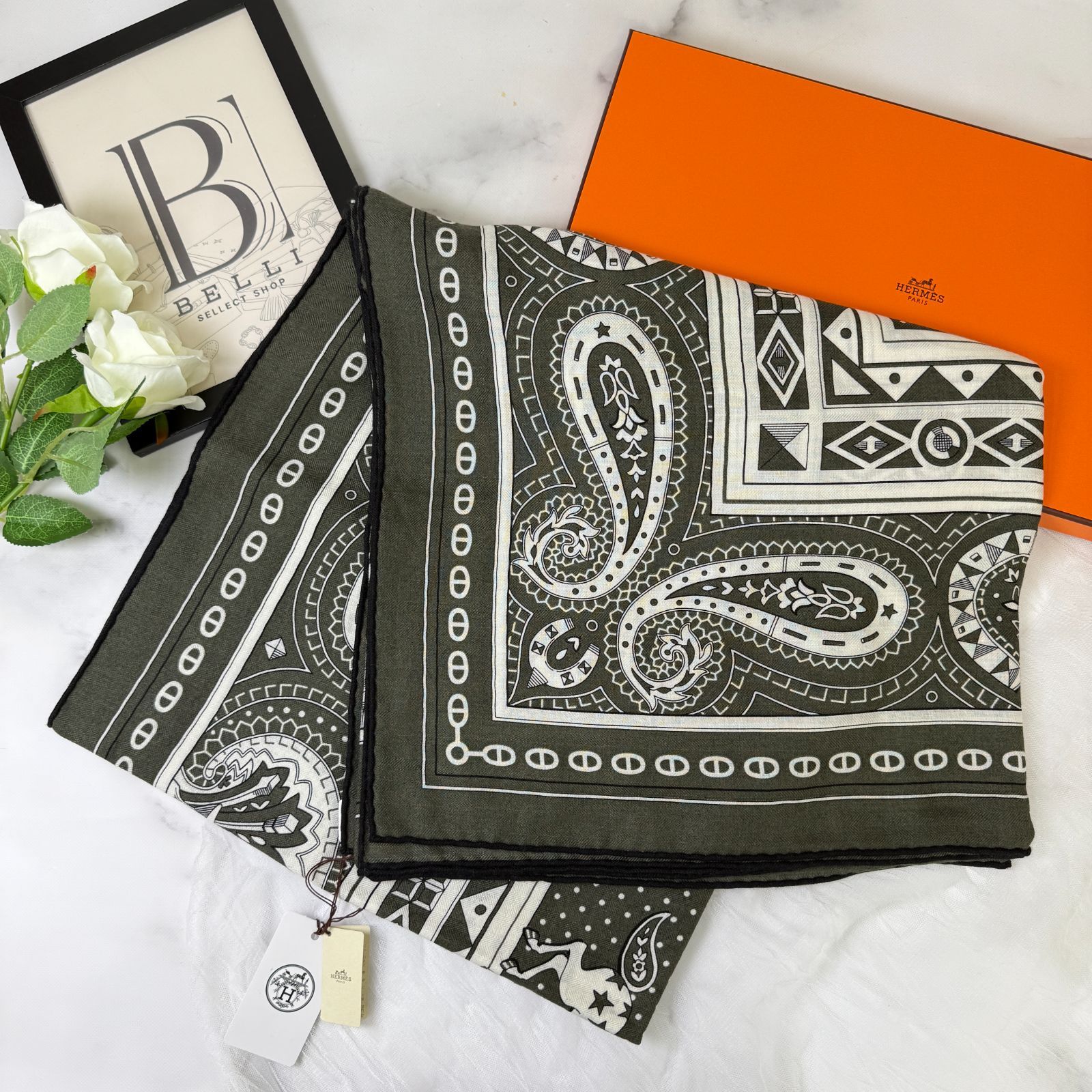 鑑定済み エルメス カレジェアン 140 シュヴァル ドゥ クール バンダナ カシシル カーキ ホワイト ブラック スカーフ ショール 馬 ハート