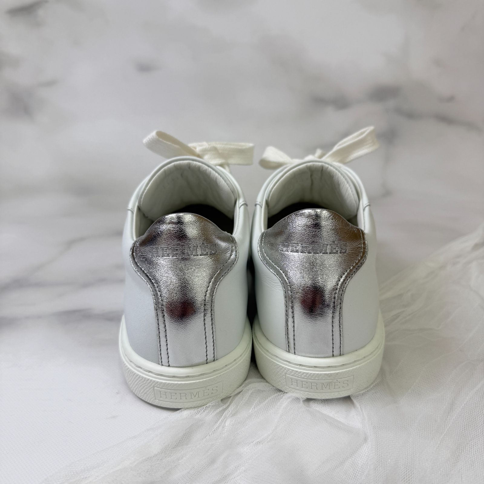 スニーカー Hロゴ