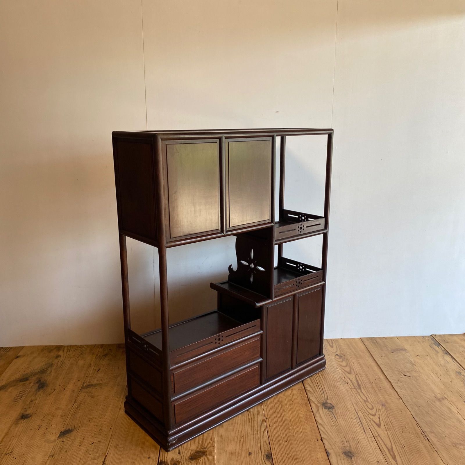 アンティーク 紫檀 飾り棚 透かし彫り 飾り棚 唐木 y141 - メルカリ