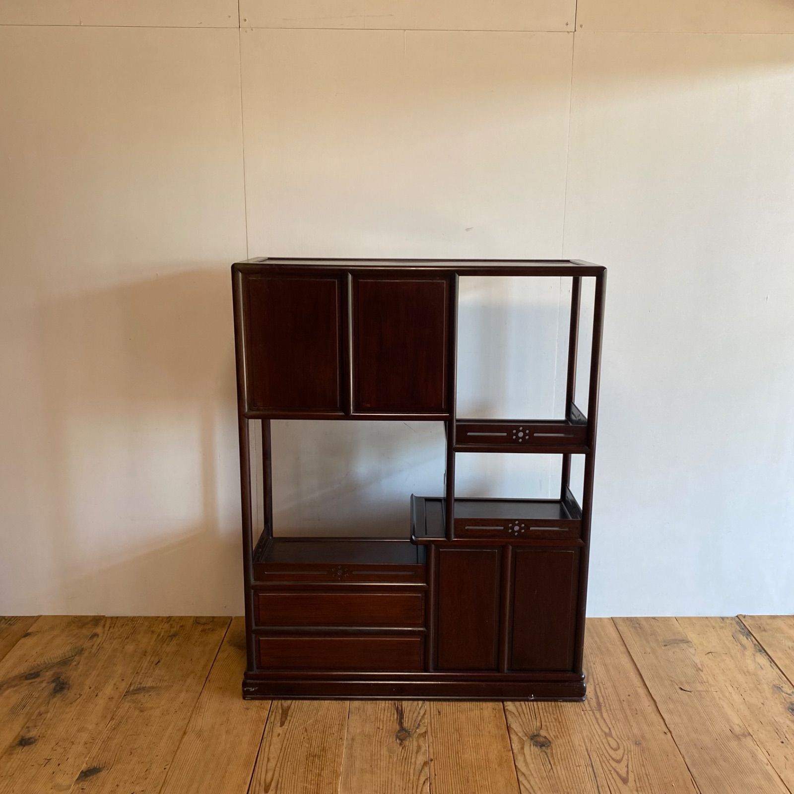 アンティーク 紫檀 飾り棚 透かし彫り 飾り棚 唐木 y141 - メルカリ