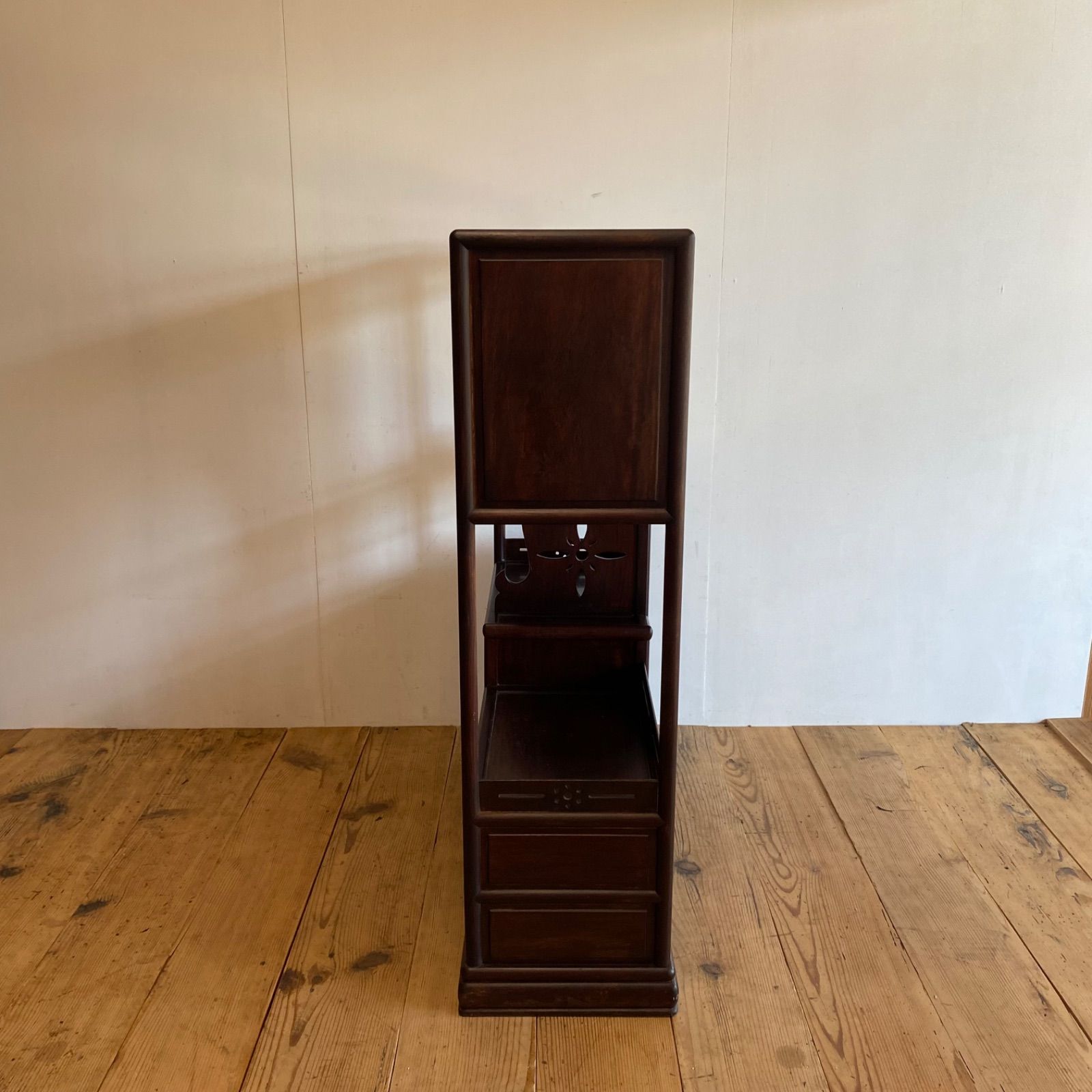 アンティーク 紫檀 飾り棚 透かし彫り 飾り棚 唐木 y141 - メルカリ