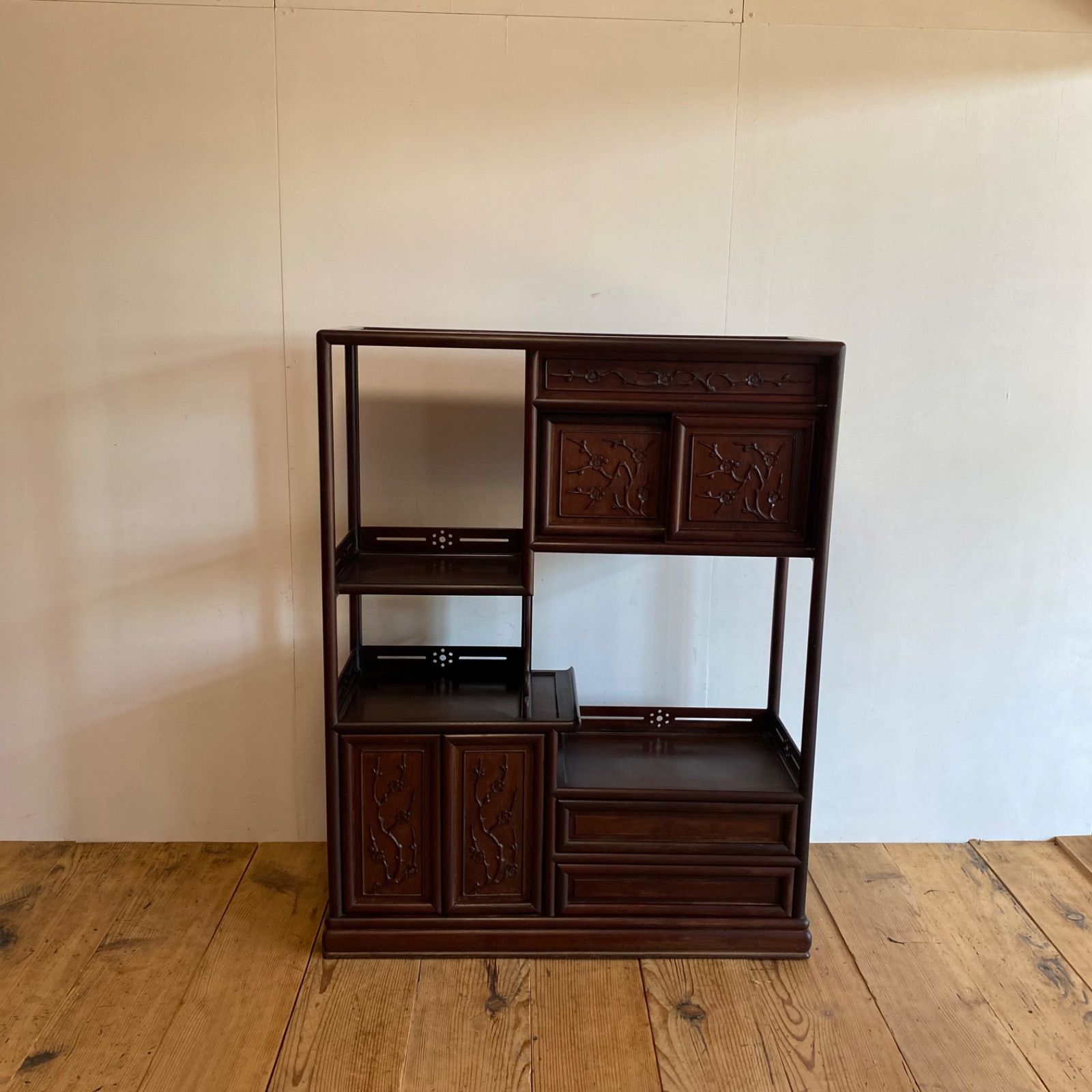 アンティーク 紫檀 飾り棚 透かし彫り 飾り棚 唐木 y141 - メルカリ