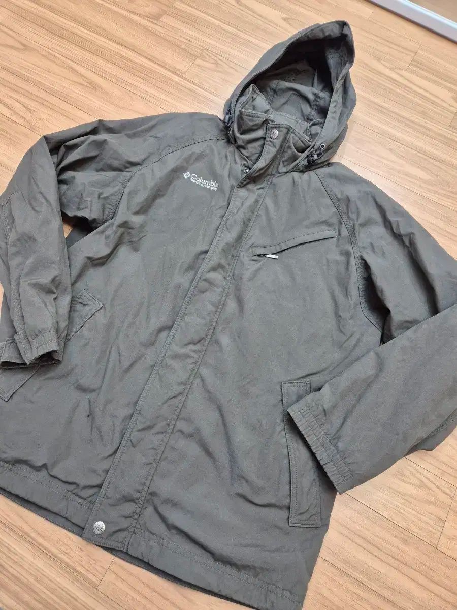 コロンビア メンズ フード ジャケット Lサイズです。 表地はナイロン 59% コットン