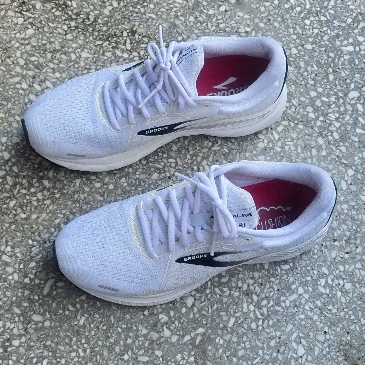 ブルックス アデレナリン ランニングシューズ 白 270