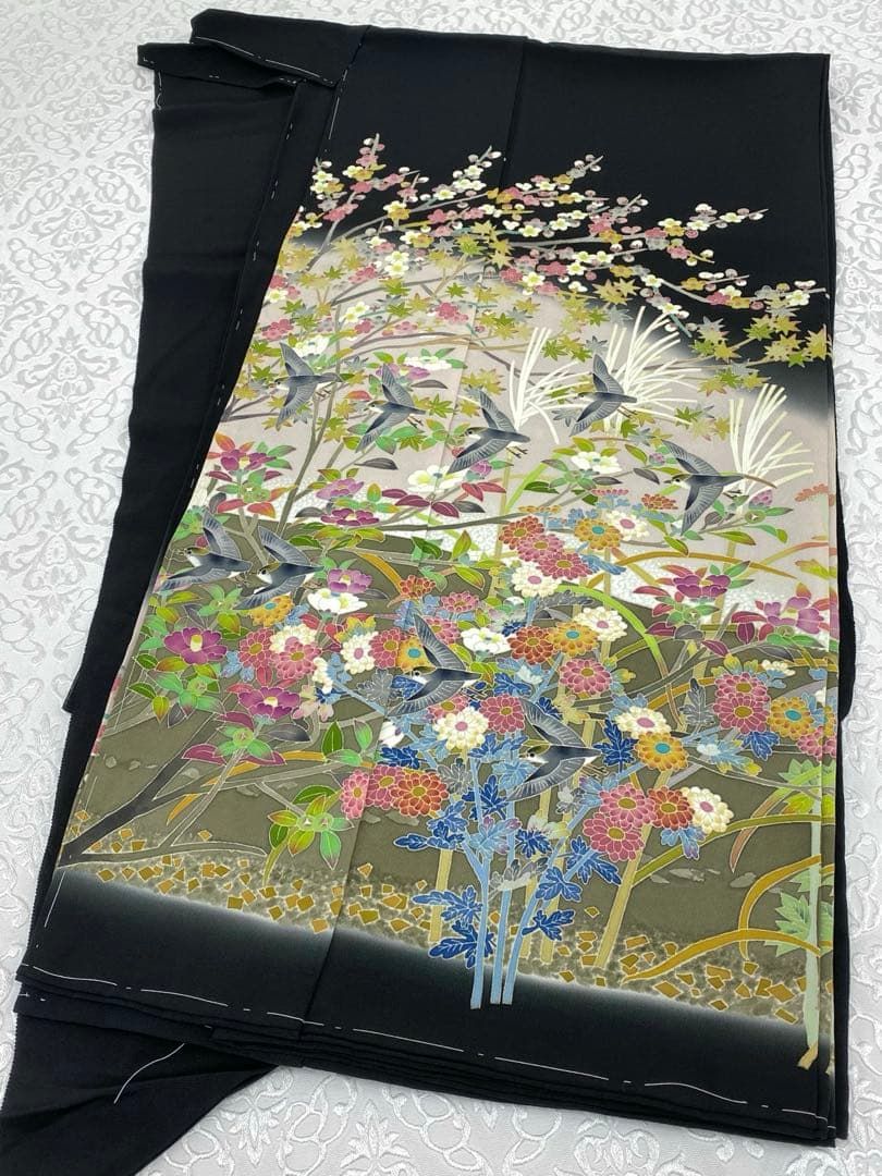 百貫華峰 加賀友禅 黒留袖 落款入 仮絵羽 未仕立て品 鳥 正絹 百貫華峰 加賀友禅 黒留袖 落款入 仮絵羽 未仕立て品 鳥 正絹 - メルカリ