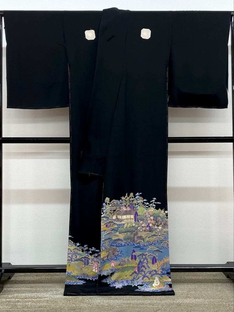加賀友禅 下村陽明 黒留袖 落款入 仮絵羽 未仕立て品 「栗林公園」正絹 加賀友禅 下村陽明 黒留袖 落款入 仮絵羽 未仕立て品 「栗林公園」正絹