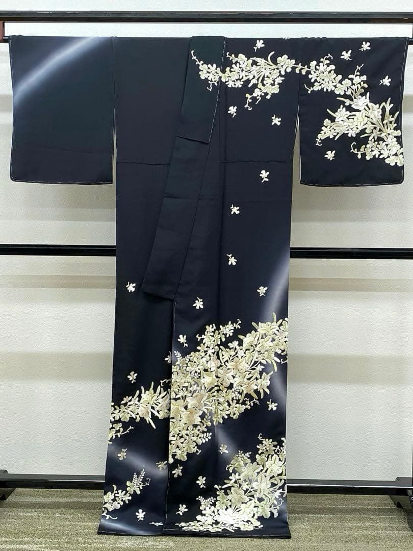 総刺繍 手刺繍 訪問着 カトレア 金糸 正絹 躾糸付き 総刺繍 手刺繍 訪問着 カトレア 金糸 正絹 躾糸付き K606 - メルカリ