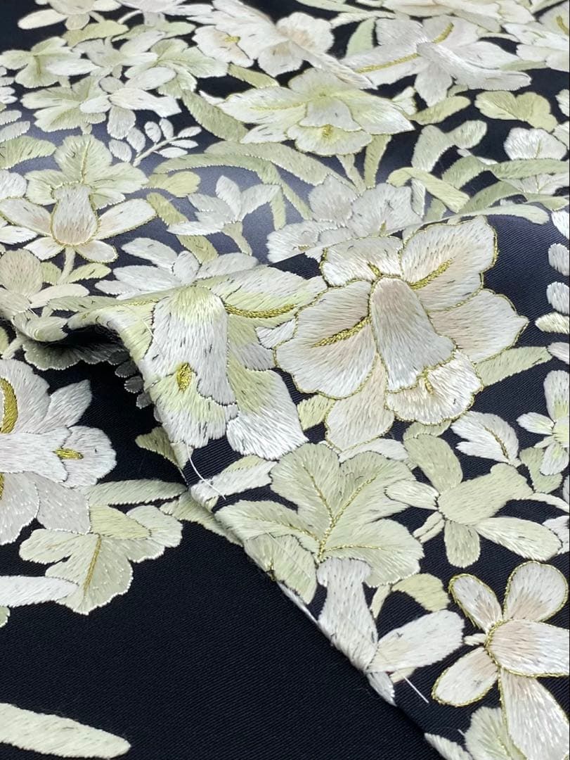 総刺繍 手刺繍 訪問着 カトレア 金糸 正絹 躾糸付き 総刺繍 手刺繍 訪問着 カトレア 金糸 正絹 躾糸付き K606 - メルカリ