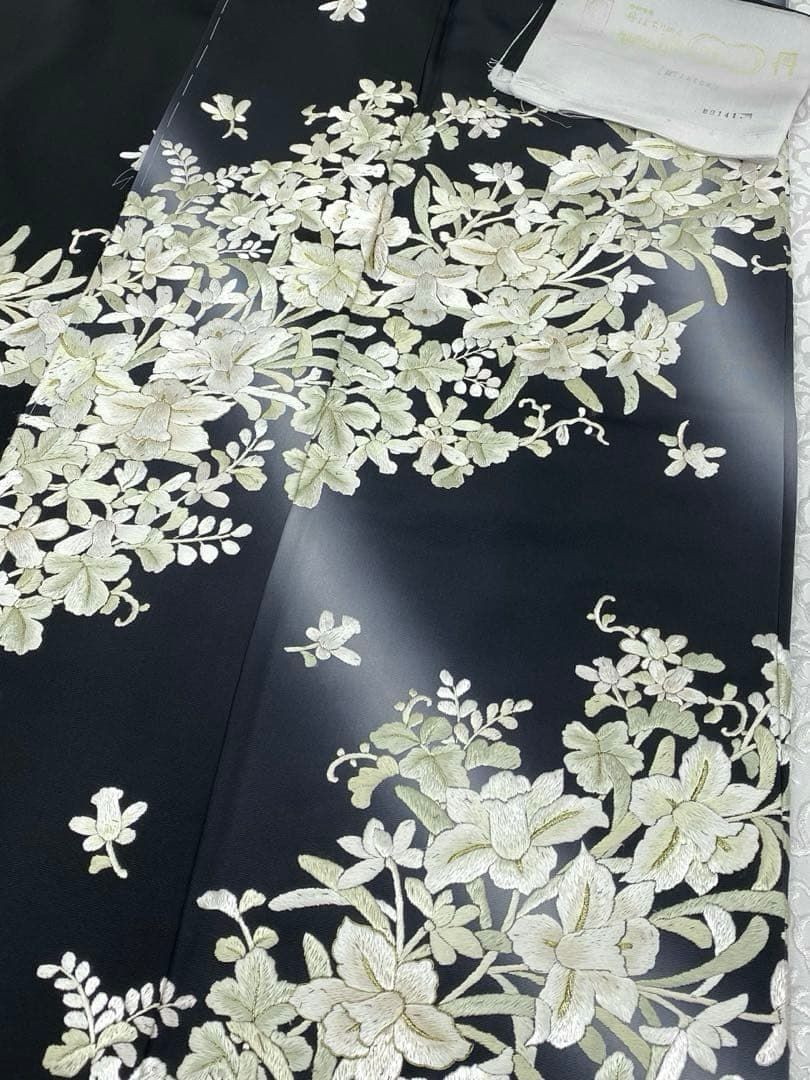 総刺繍 手刺繍 訪問着 カトレア 金糸 正絹 躾糸付き 総刺繍 手刺繍 訪問着 カトレア 金糸 正絹 躾糸付き K606 - メルカリ