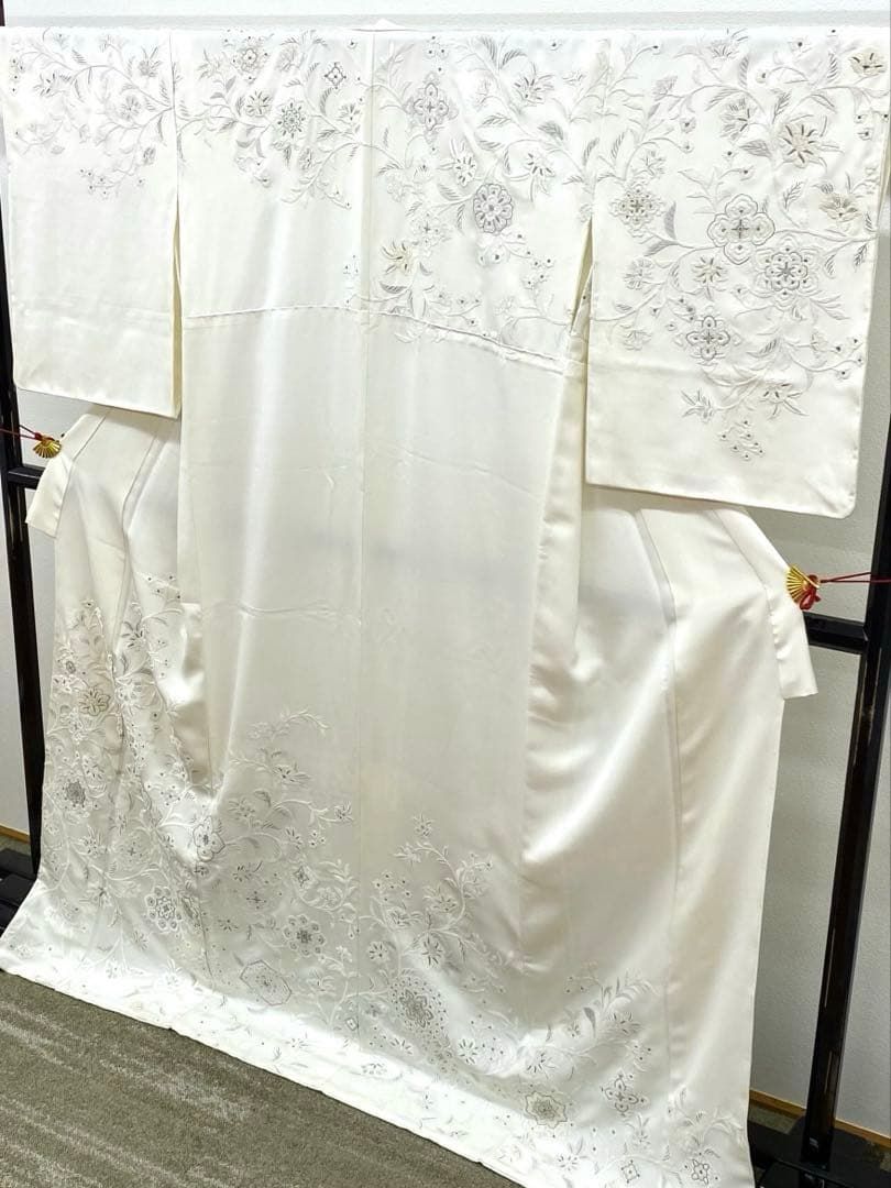 総刺繍 手刺繍 訪問着 カトレア 金糸 正絹 躾糸付き 総刺繍 手刺繍 訪問着 カトレア 金糸 正絹 躾糸付き K606 - メルカリ