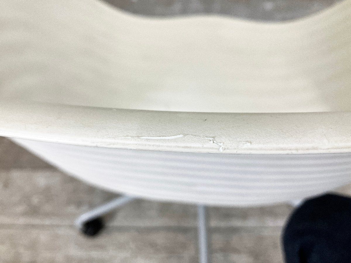 vitra ヴィトラ Tom Vac トムロール Ron Arad ロン アラッド キャスターチェア ホワイト MARWIL-DEMENAGEMENTS_CH