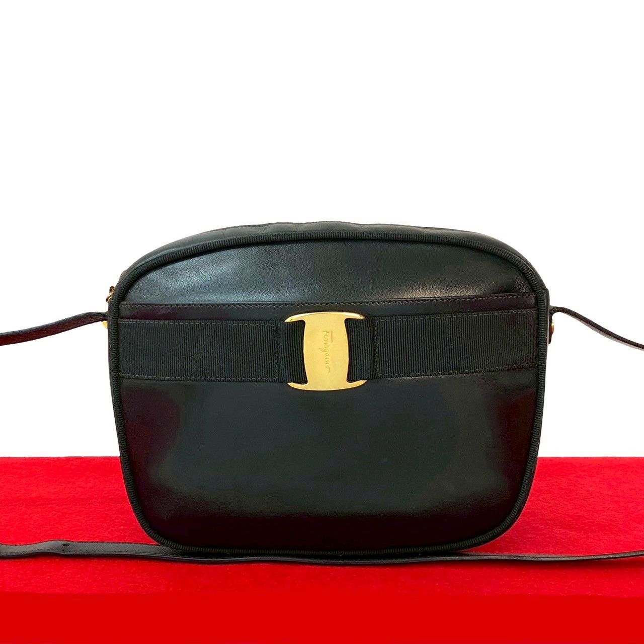 極 美品 Salvatore Ferragamo サルヴァトーレフェラガモ ヴァラ ロゴ 