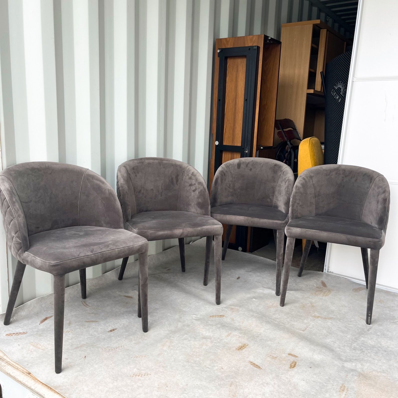 取付無料！モーダエンカーサ ベロア調ダークグレー ホールドチェア4脚