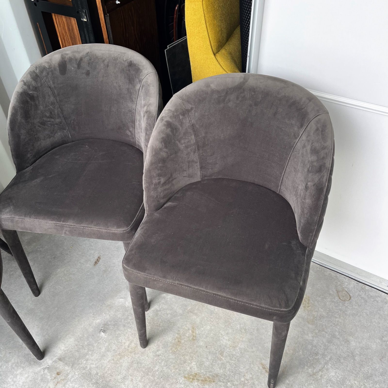 取付無料！モーダエンカーサ ベロア調ダークグレー ホールドチェア4脚