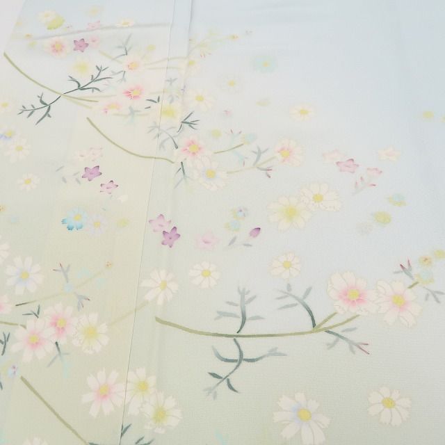 コスモスが届ける爽やかな秋風