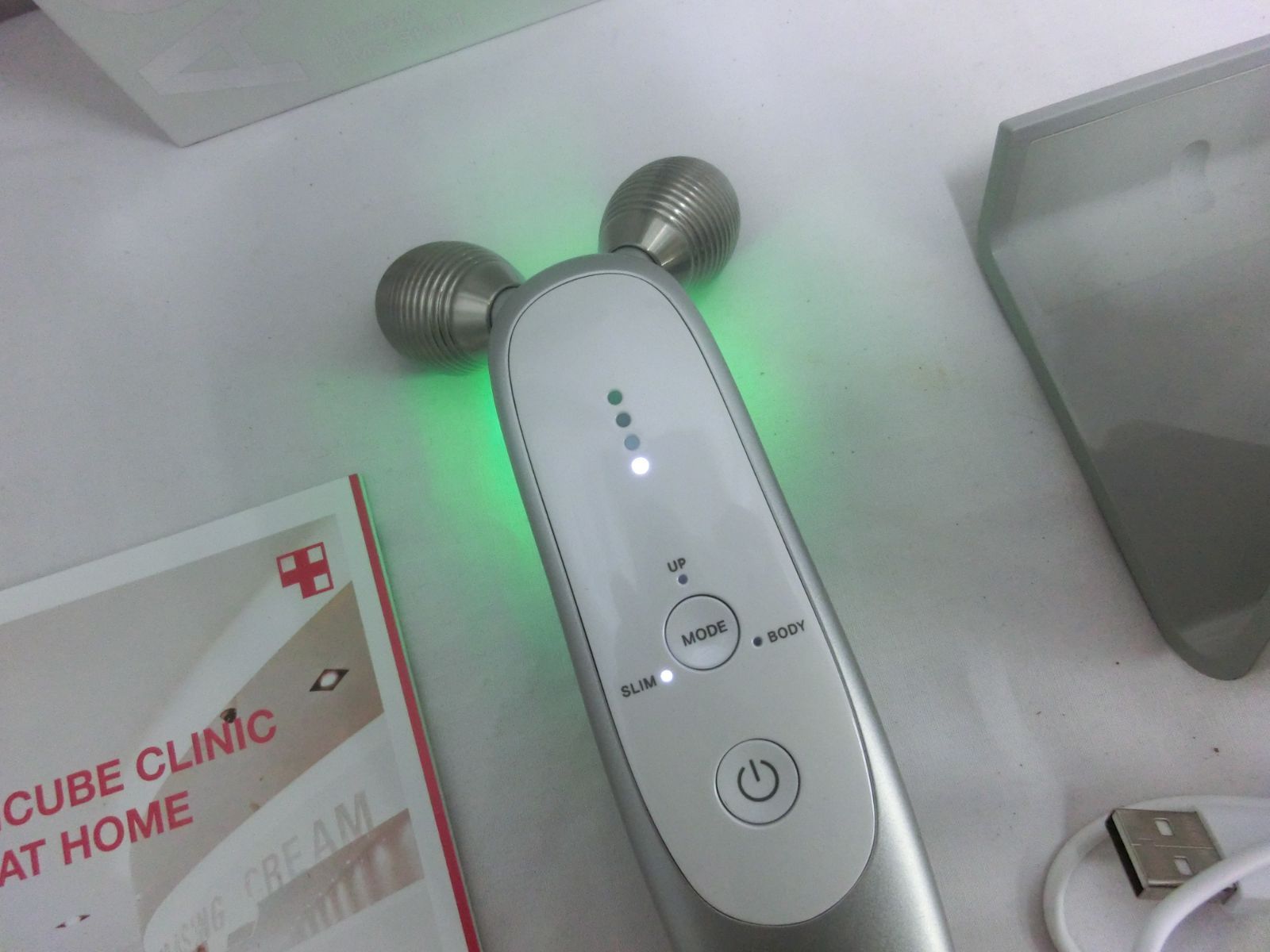 中古品 通電OK 2021年 メディキューブ MEDICUBE AGE-R DERMA EMS SHOT