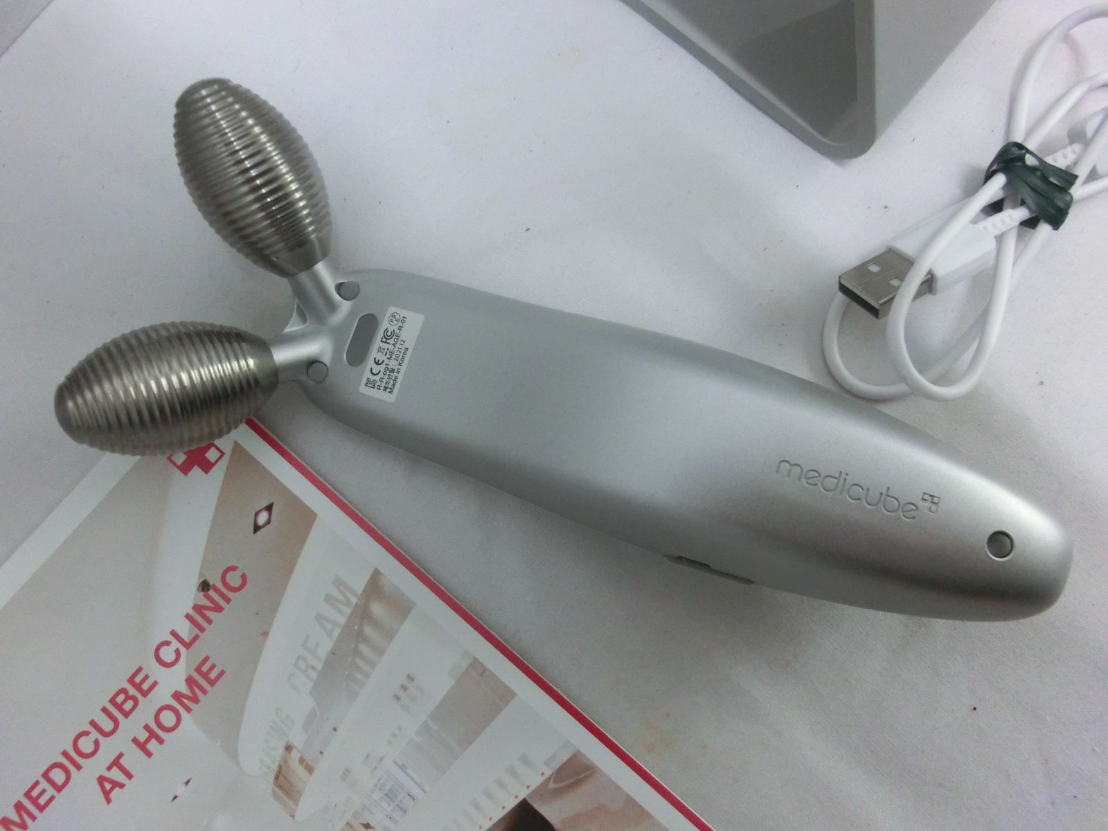 中古品 通電OK 2021年 メディキューブ MEDICUBE AGE-R DERMA EMS SHOT