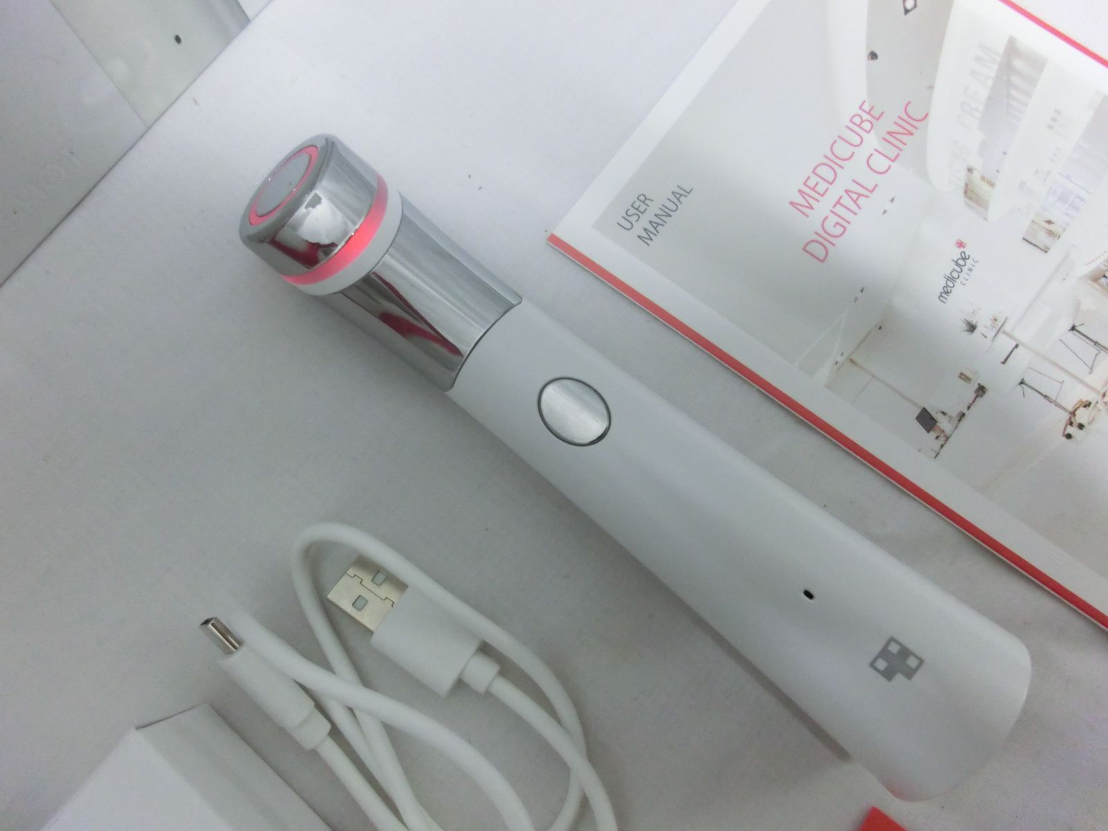 中古品 通電OK 2021年 メディキューブ MEDICUBE AGE-R DERMA EMS SHOT