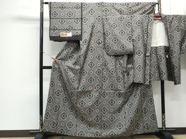 平和屋着物●本場大島紬　龍郷絣　アンサンブル　菱吉祥文　証紙付き　正絹　逸品　CAAZ8801th 平和屋着物○本場大島紬 龍郷絣 アンサンブル 菱吉祥文 証紙付き 正絹