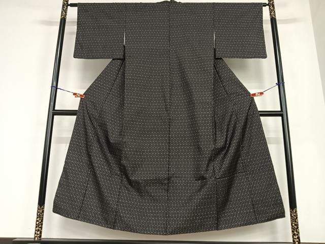 平和屋着物○本場大島紬 一元7マルキ 亀甲間道 黒地 正絹 逸品