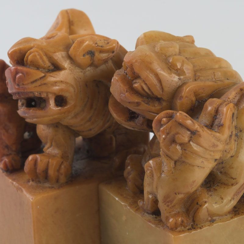 寿山石 獅子彫り 印材 中国 篆刻 玉石寿山石 獅子彫 印材 一對 箱付 N S104 - メルカリ