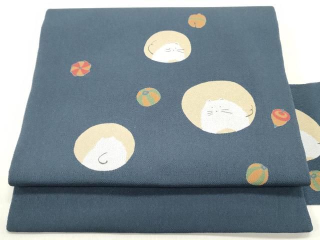 平和屋着物●九寸名古屋帯　玩具文　猫　ねこ　留紺色　鬼しぼ縮緬　正絹　逸品　DAAY0242ob 平和屋着物○九寸名古屋帯 玩具文 猫 ねこ 留紺色 鬼しぼ縮緬 正絹