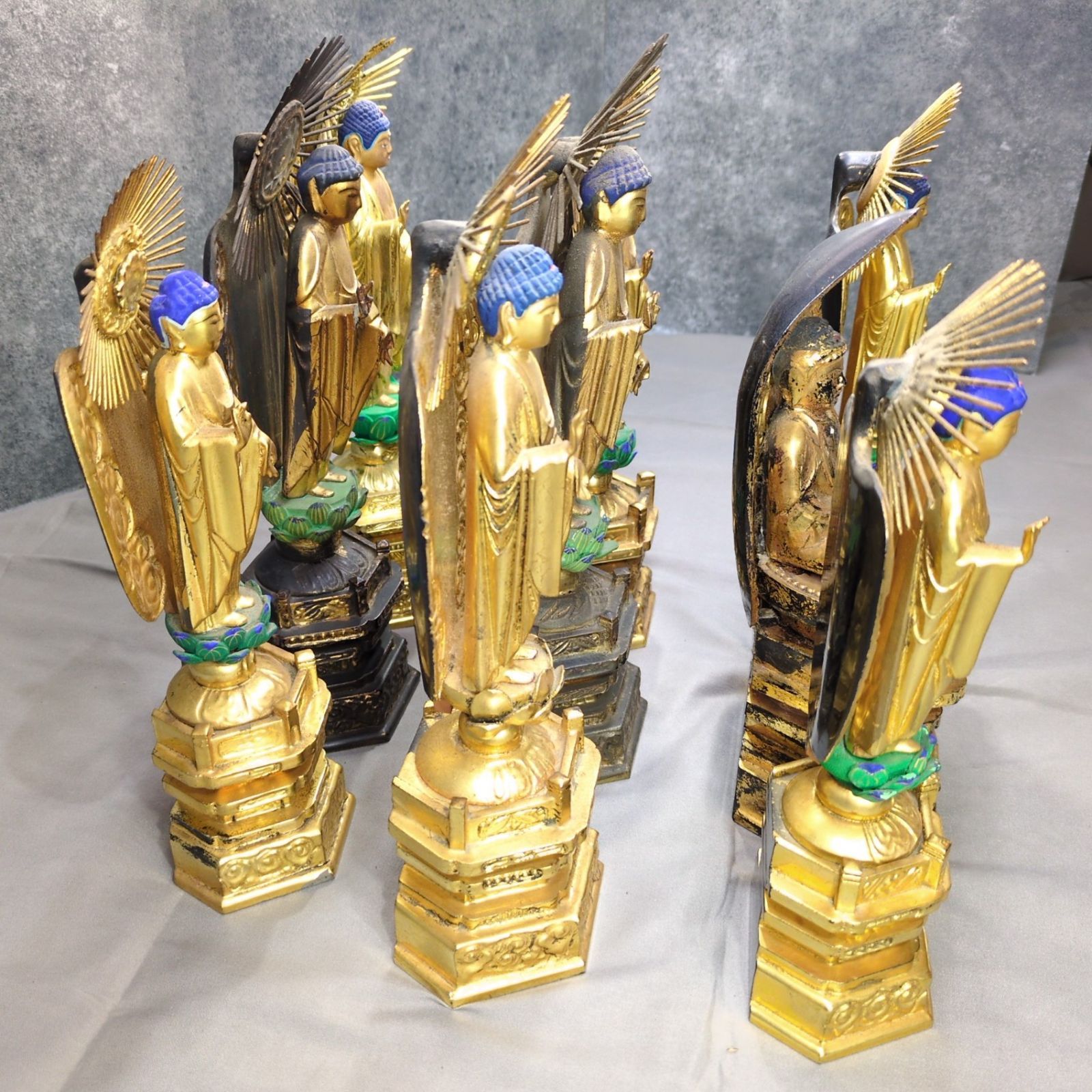 阿弥陀如来 木彫り仏像 純金箔押 木製 金箔仕上げ 阿弥陀如来他 仏像 9体セット A557 - メルカリ