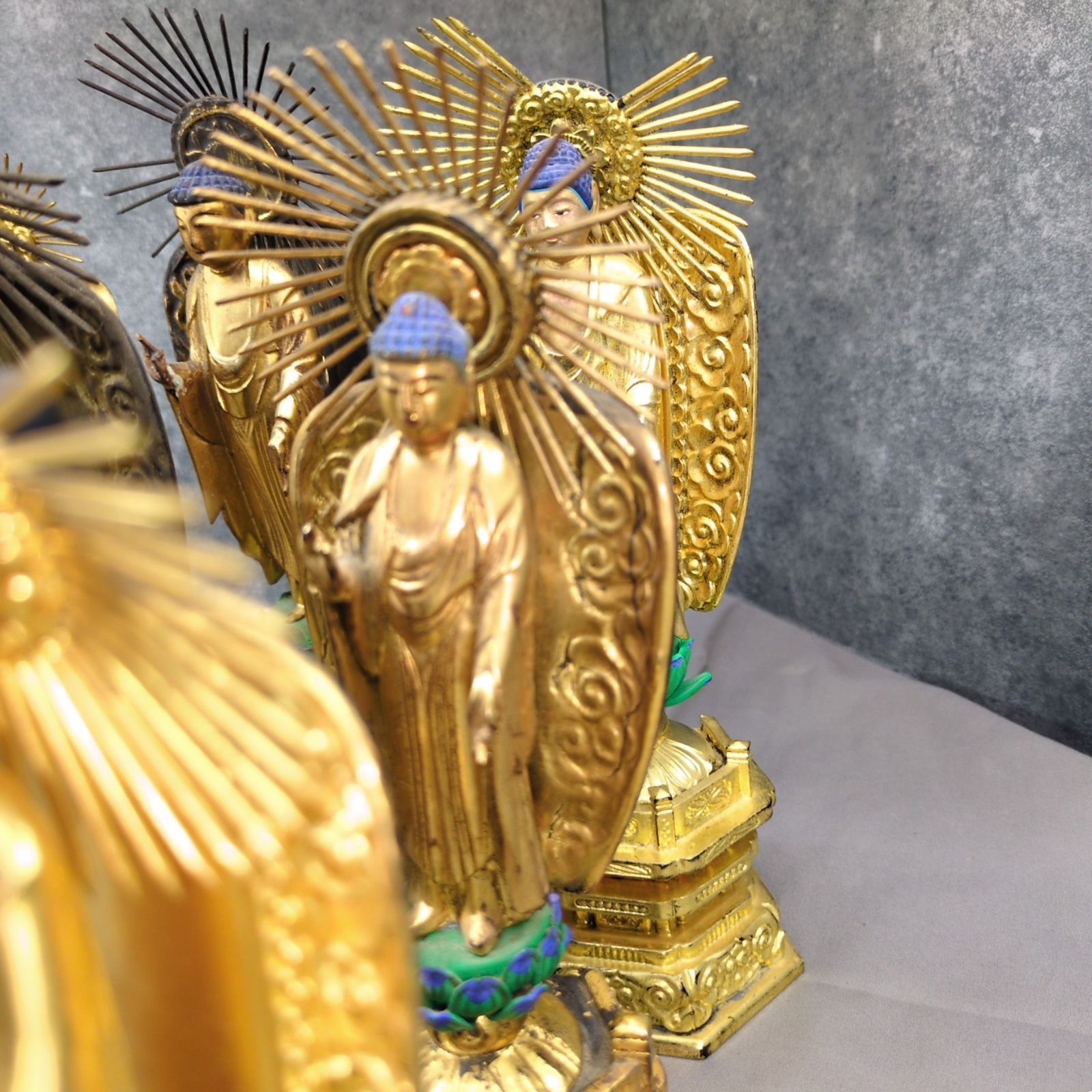 阿弥陀如来 木彫り仏像 純金箔押 木製 金箔仕上げ 阿弥陀如来他 仏像 9体セット A557 - メルカリ