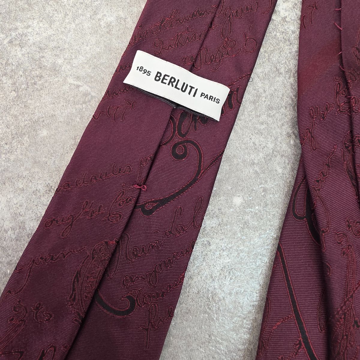 定価3.9万 ベルルッティ カリグラフィー スクリットシルク ネクタイ ボルドー ベルルッティ カリグラフィー ネクタイ ボルドー 定価3.9万