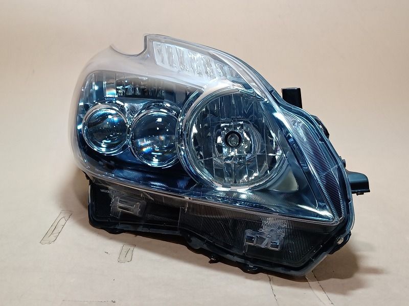 プリウス DAA-ZVW30 ヘッドランプ 右 S 070 コイト 47-52 81145-47410