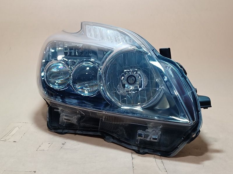 トヨタ 純正 プリウス 《 ZVW30 》 左ヘッドライト P70200-24001836