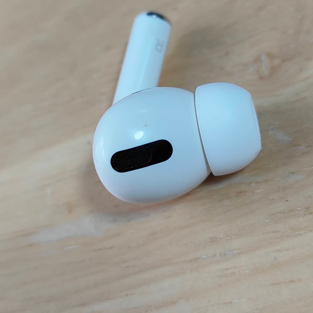 Apple AirPods Pro 第1世代 片耳 R 片方 右耳 Bランク - メルカリ