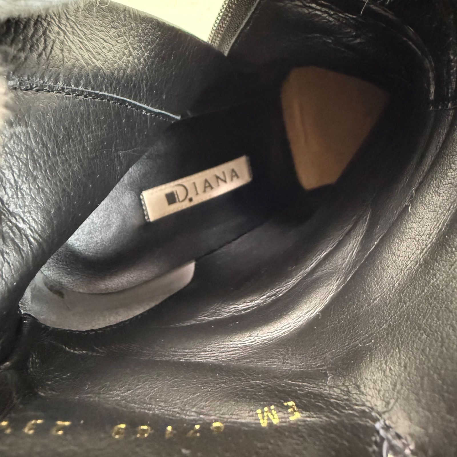 良品・23.5✨ダイアナ 金具 サイドジップ ポインテッドトゥ ショート