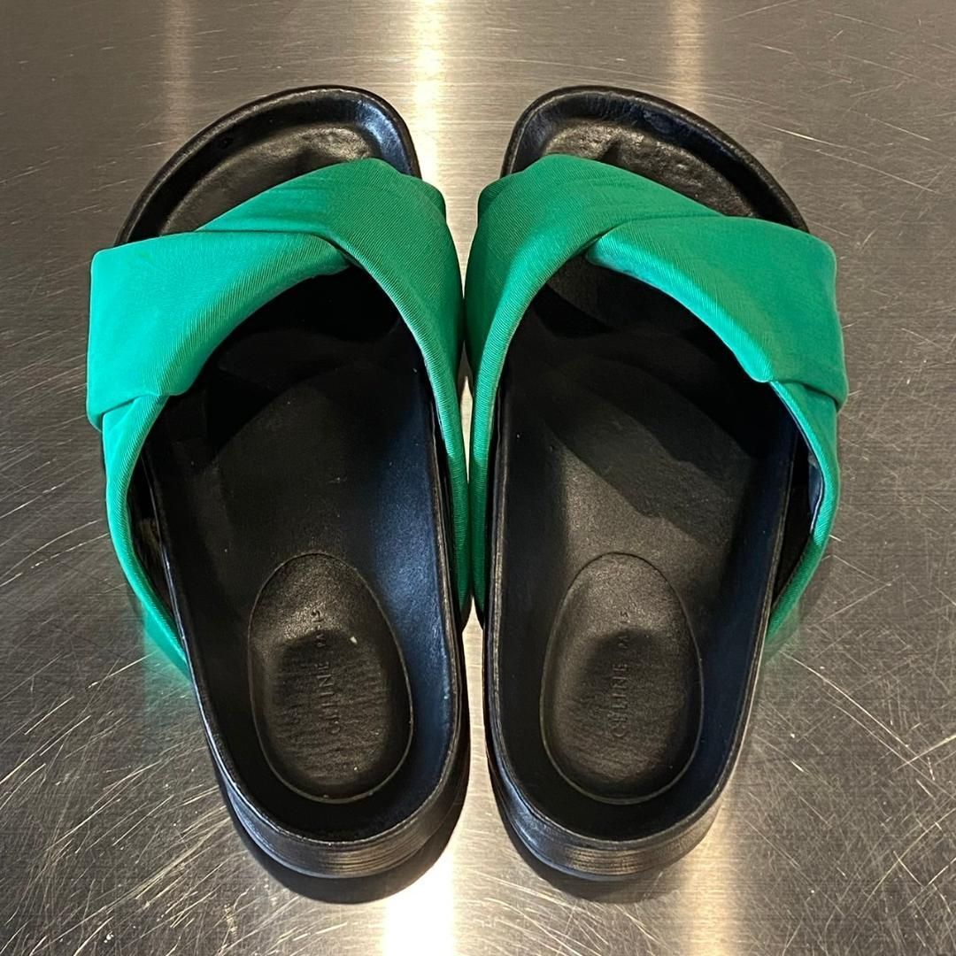 35 フラットサンダル