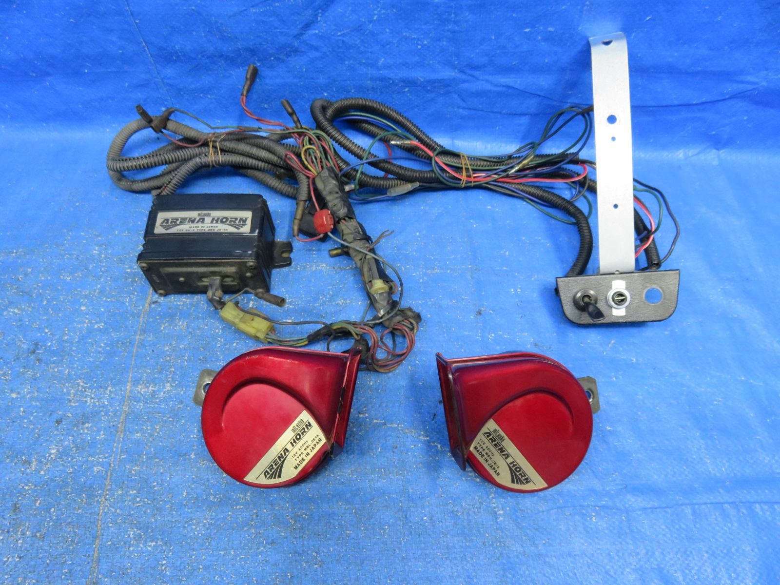 アリーナホーン2 ミツバ LA7372* 動作OK ミツバ アリーナホーン MITSUBA ARENA HORN /MBW-2E13R