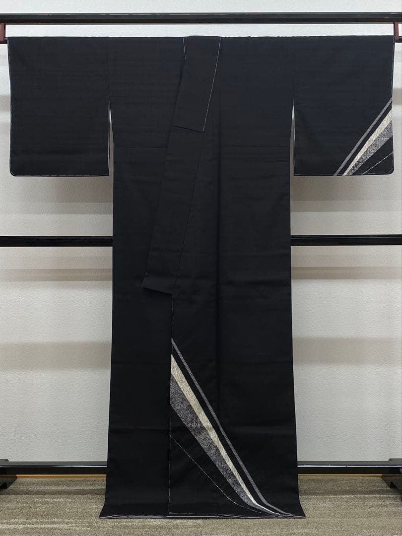 本手絞り 伝統工芸紬 訪問着 やまと扱い 正絹 躾糸付き 黒地 本手絞り 伝統工芸紬 訪問着 やまと扱い 正絹 躾糸付き 黒地 KH169