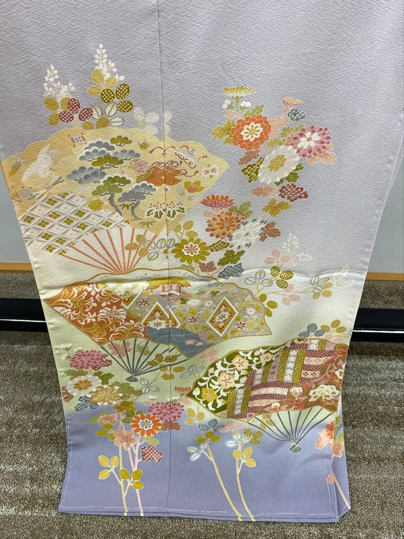 加賀友禅 大久保謙一 色留袖 落款入 仮絵羽 未仕立て品 八掛付き 正絹 加賀友禅 大久保謙一 色留袖 落款入 仮絵羽 未仕立て品 八掛付き 正絹