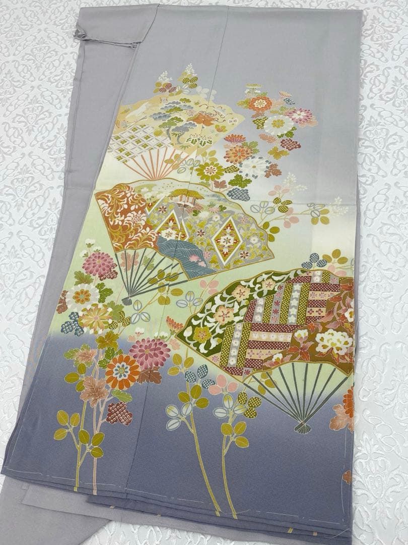 加賀友禅 大久保謙一 色留袖 落款入 仮絵羽 未仕立て品 八掛付き 正絹 加賀友禅 大久保謙一 色留袖 落款入 仮絵羽 未仕立て品 八掛付き 正絹