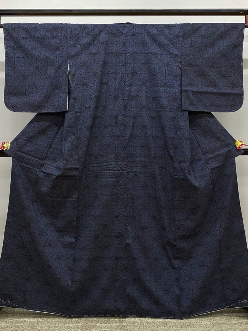 160亀甲 重要無形文化財指定 本場結城紬 幾何学模様 正絹 躾糸付き 160亀甲 重要無形文化財指定 本場結城紬 幾何学模様 正絹 躾糸付き