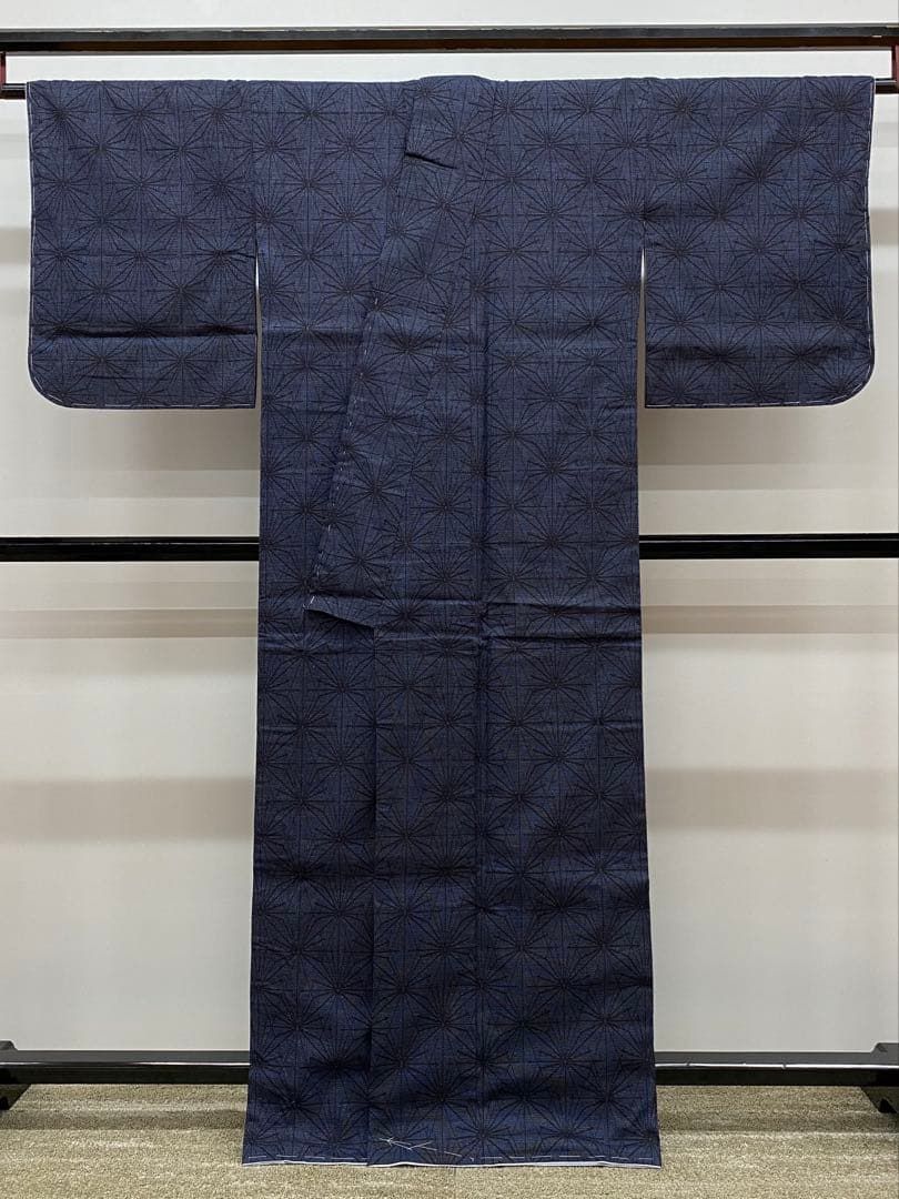 160亀甲 重要無形文化財指定 本場結城紬 幾何学模様 正絹 躾糸付き 160亀甲 重要無形文化財指定 本場結城紬 幾何学模様 正絹 躾糸付き 160