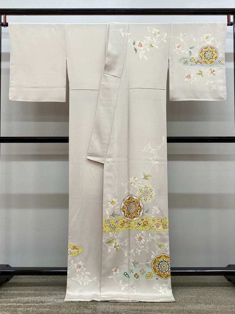 吉澤友禅 訪問着 金駒 金彩 七宝繋ぎ 桐 正絹 パールトーン加工済 躾糸付き 訪問着 金駒 金彩 七宝繋ぎ 吉祥文様 絞り 雪輪 正絹 パールトーン加工