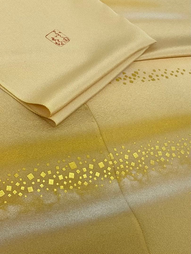 人間国宝 福田喜重 落款入 付け下げ 反物 金彩 浜ちりめん 正絹 八掛付き 人間国宝 福田喜重 落款入 付け下げ 反物 金彩 浜ちりめん 正絹 八掛