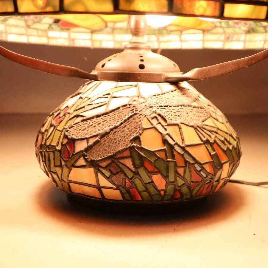 フランスベッド ティファニーランプ調 ステンドグラスランプ 蜻蛉柄