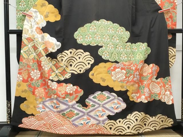 平和屋着物○セミアンティーク 豪華振袖 雲重ね花文 黒地 金彩 伊勢丹扱い