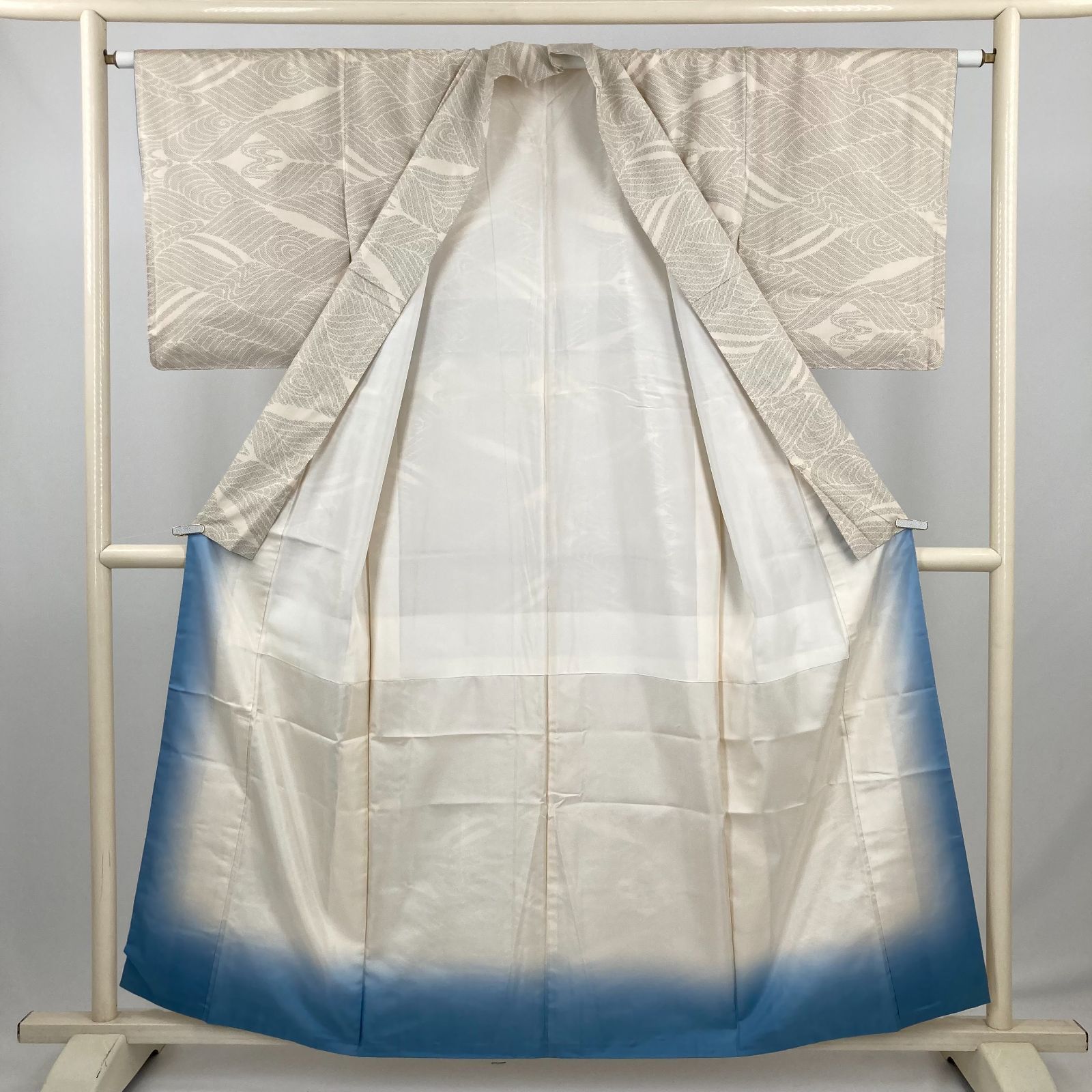 たんす屋 着物 リユース着物 大島紬 白茶 カジュアル 波 袷 絹 未洗い