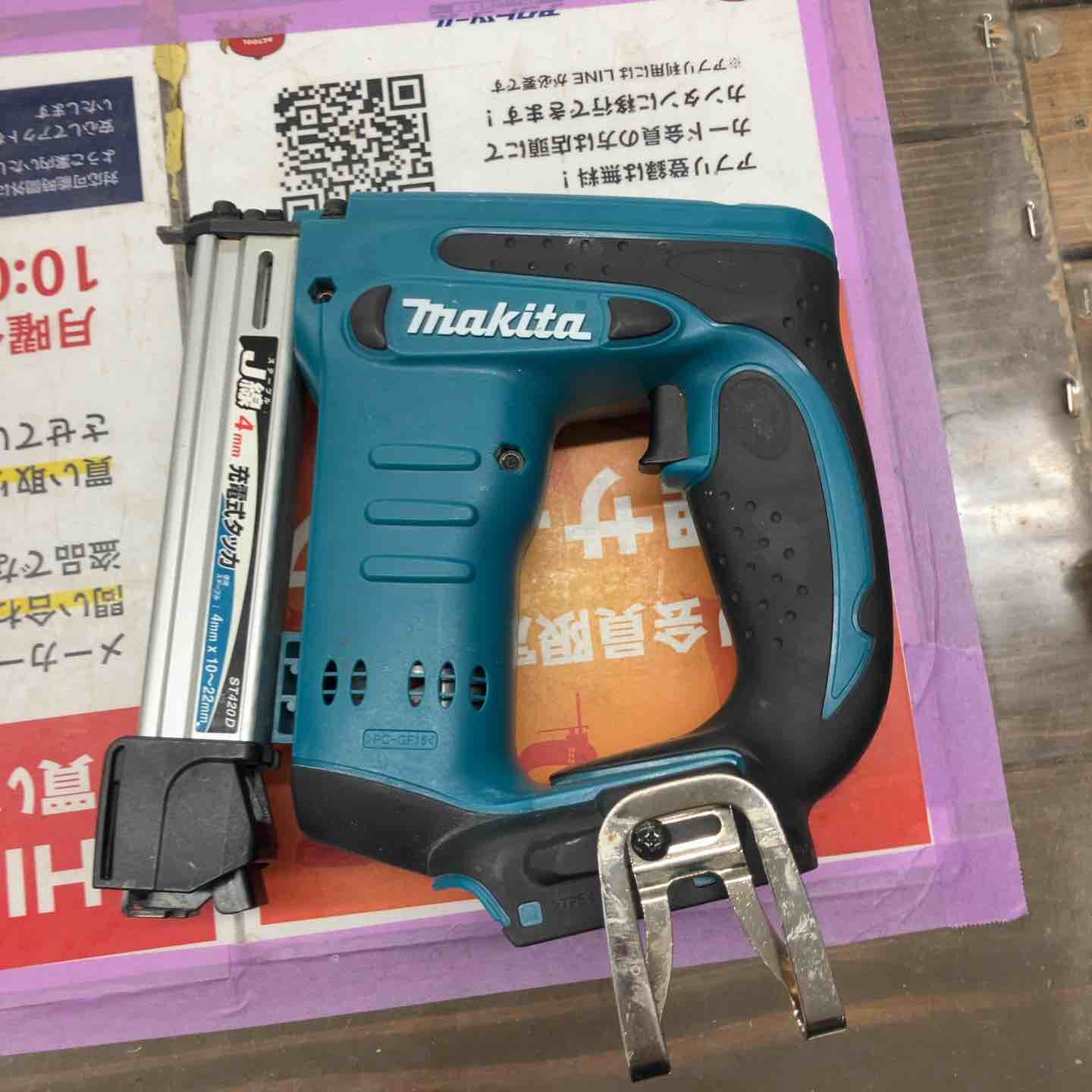 マキタ 充電式タッカ 14.4V ST420D マキタ(Makita) 充電式タッカ 本体