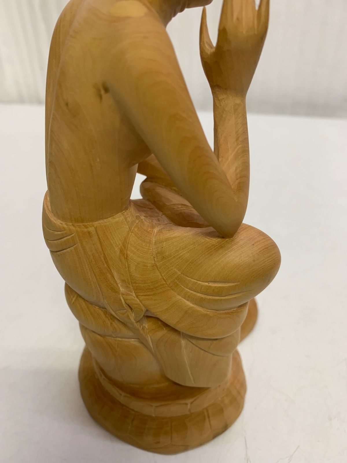 弥勒菩薩 半跏思惟像 一刀彫り　木彫 仏像 彫刻 置物 風水 骨董 アンティーク 弥勒菩薩 半跏思惟像 一刀彫り 木彫 仏像 彫刻 置物 風水 骨董