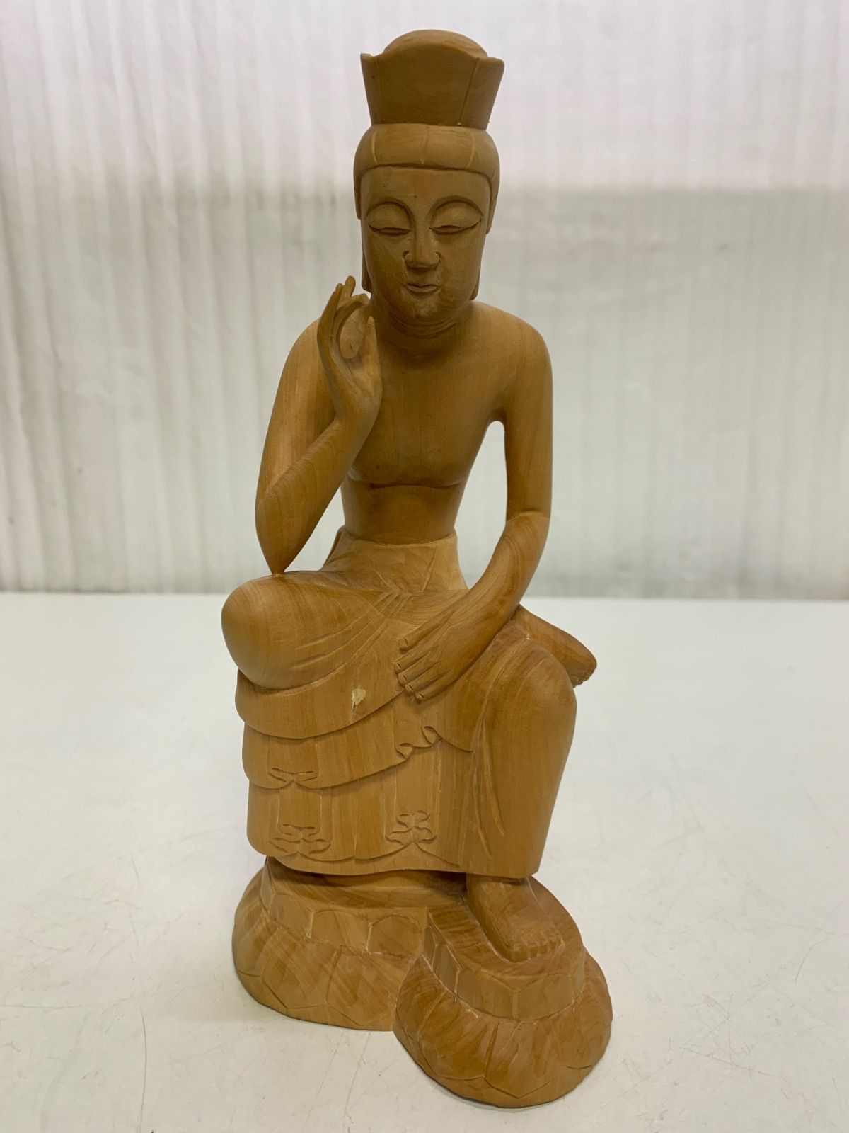 弥勒菩薩 半跏思惟像 一刀彫り　木彫 仏像 彫刻 置物 風水 骨董 アンティーク 弥勒菩薩 半跏思惟像 木彫 仏像 彫刻 置物 風水 骨董 アンティーク